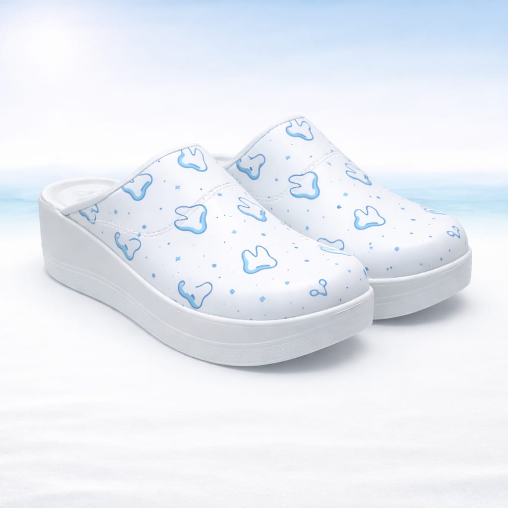 Saboți Medicali Albi cu Model Dentar – Ușori și Antiderapanți